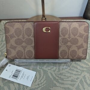 SOLD OUT Essential Slim Accordion Zip Wallet In Signature Canvas